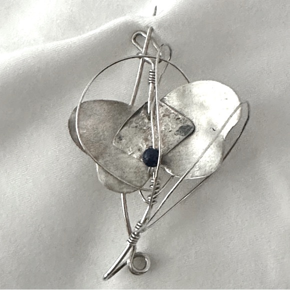 🪅 2 /$12 VTG Delicate Butterfly Lapel Pin. - Picture 5 of 8